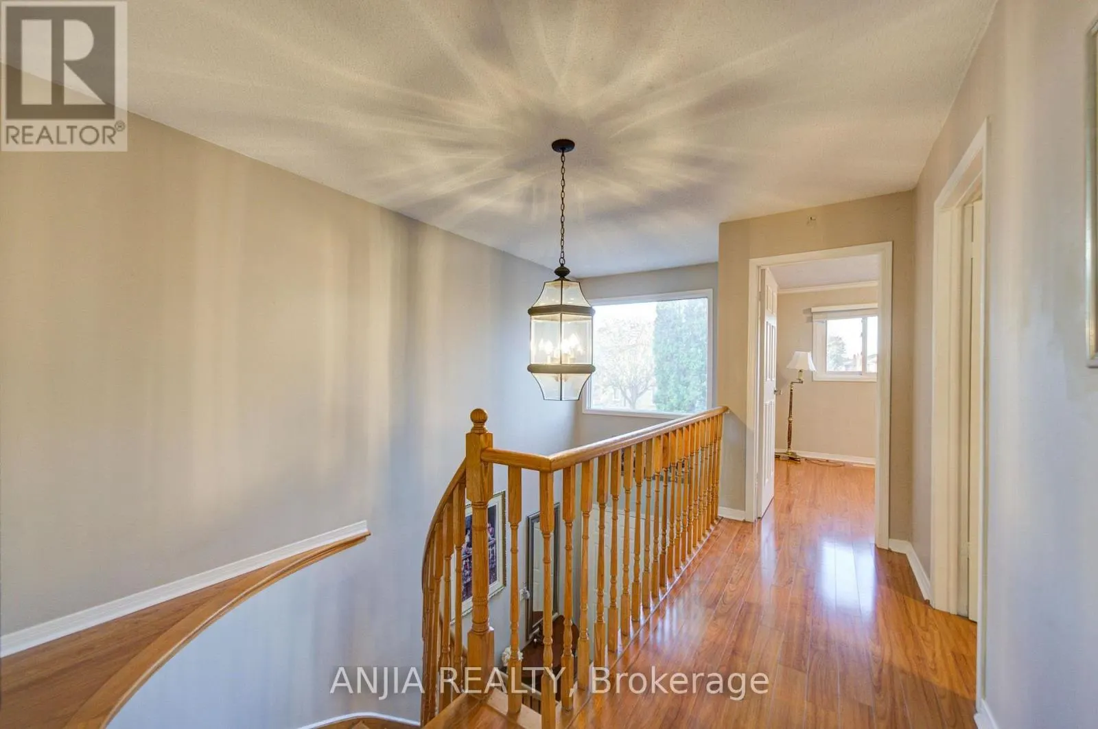 8 MILLCROFT WAY