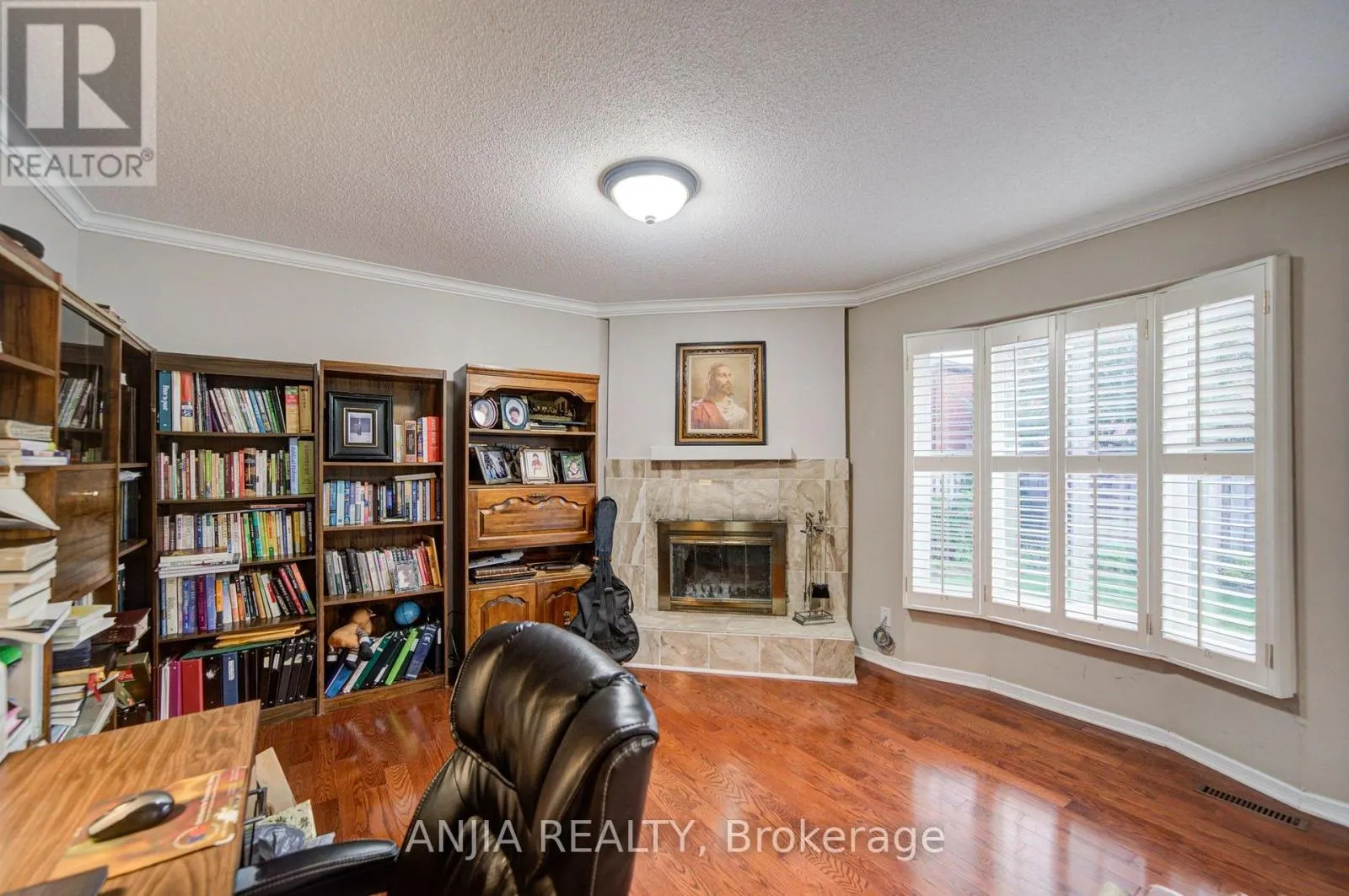 8 MILLCROFT WAY