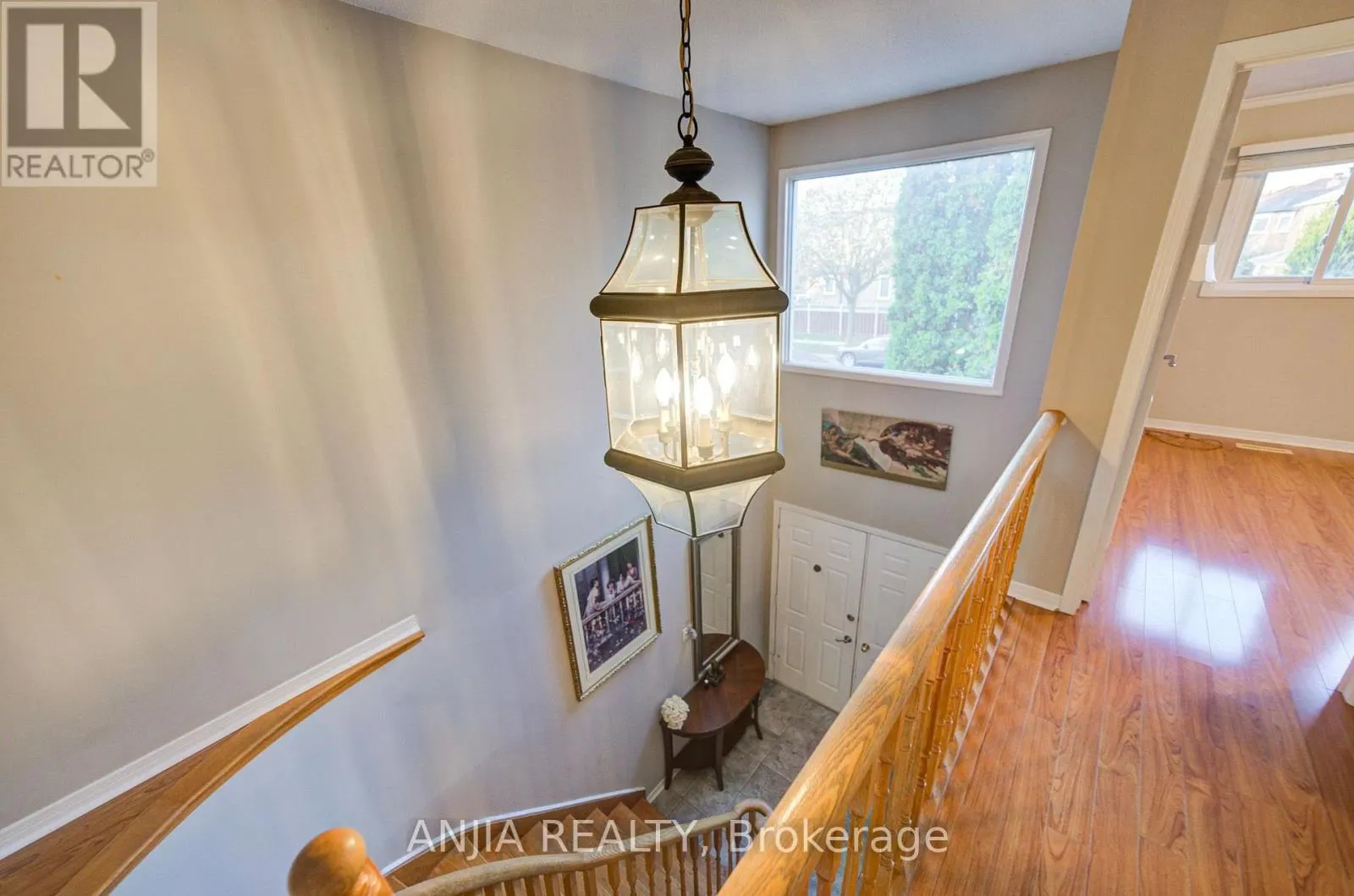 8 MILLCROFT WAY