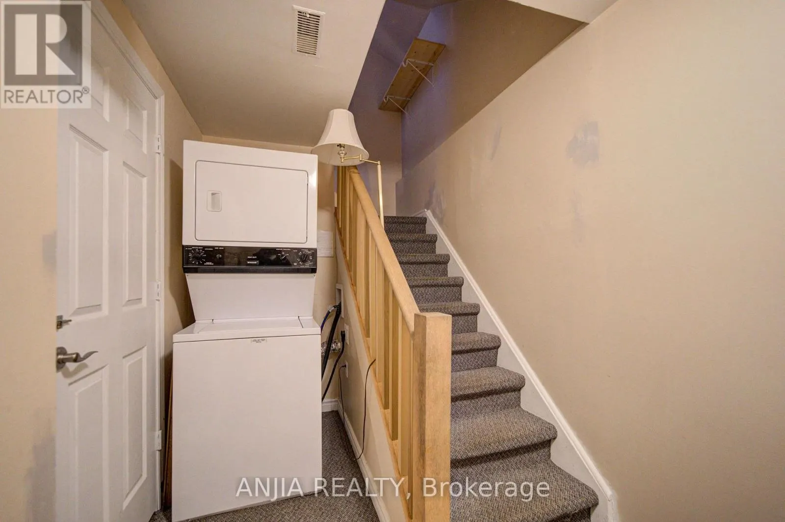8 MILLCROFT WAY