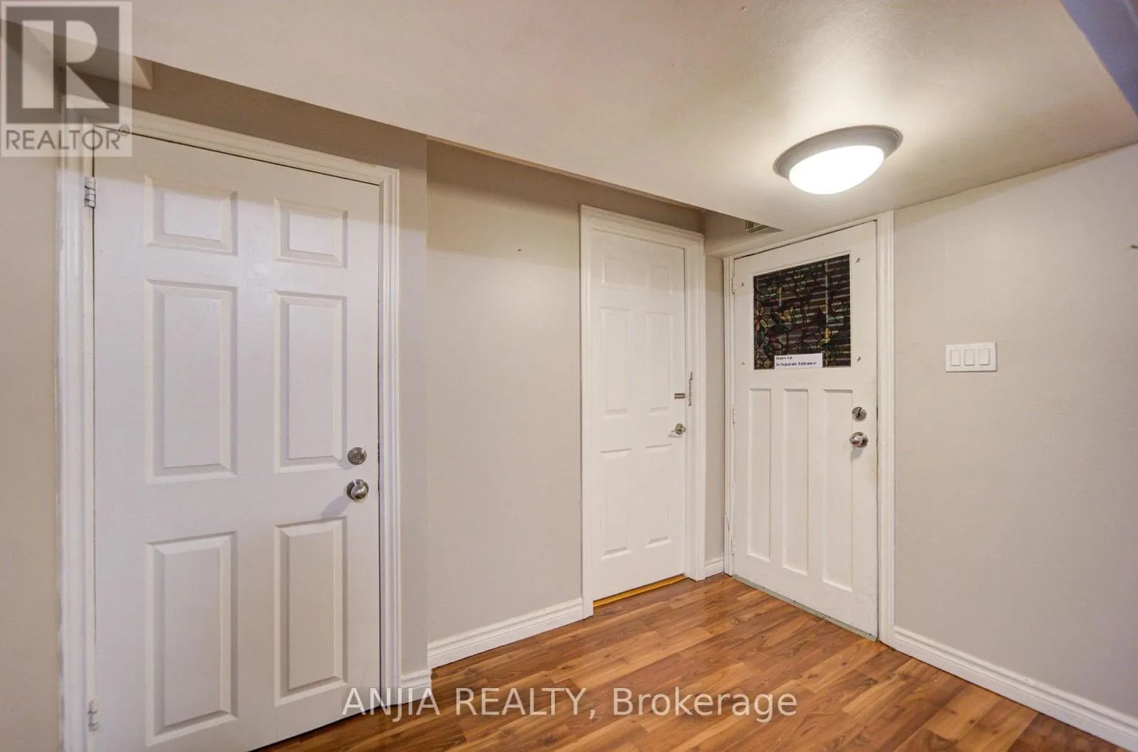 8 MILLCROFT WAY