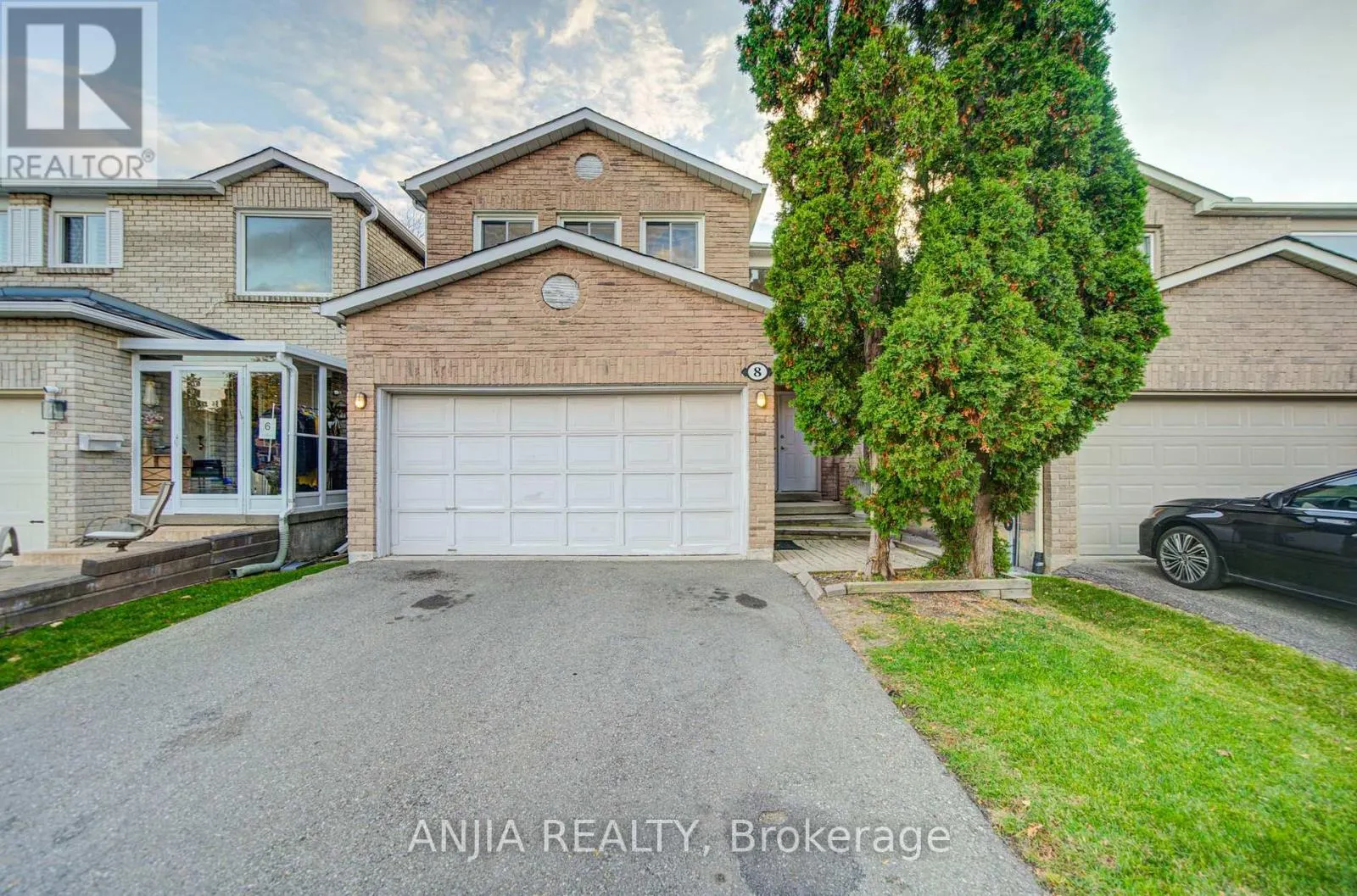8 MILLCROFT WAY