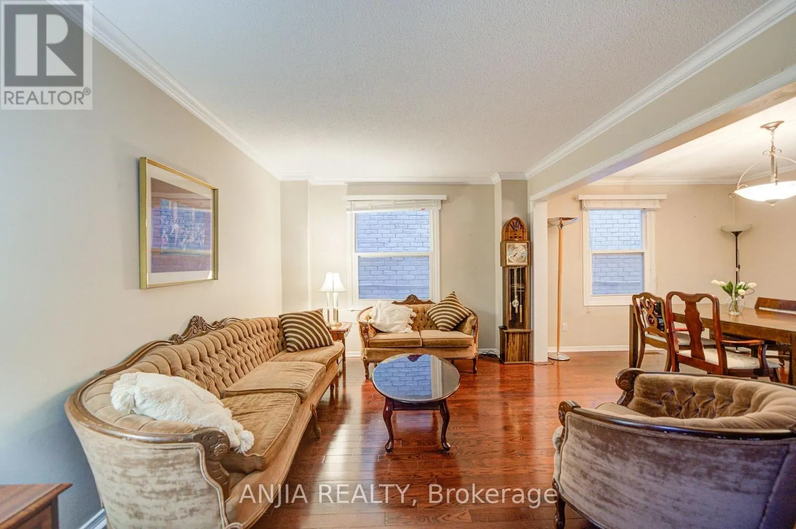 8 MILLCROFT WAY