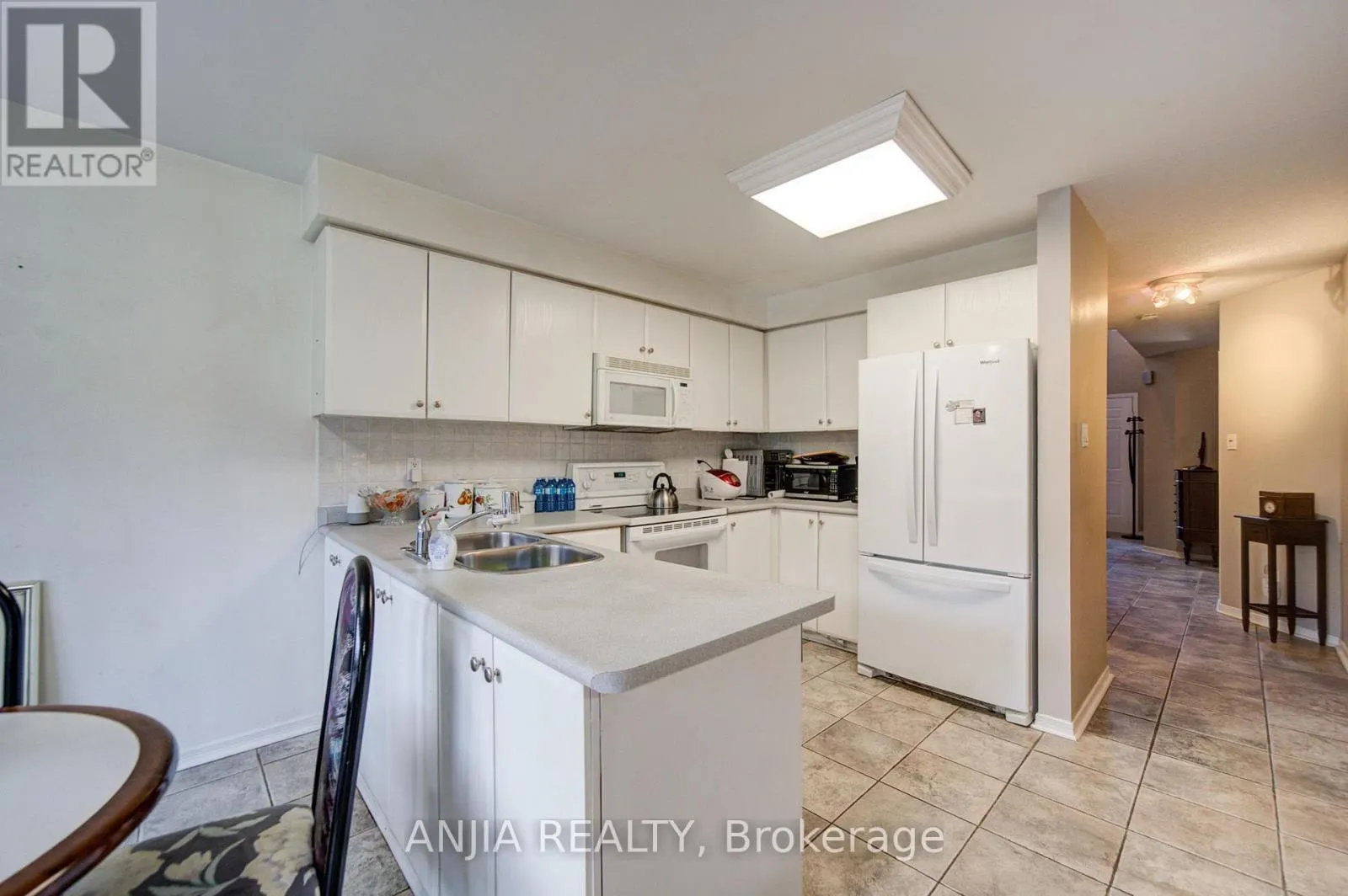 8 MILLCROFT WAY