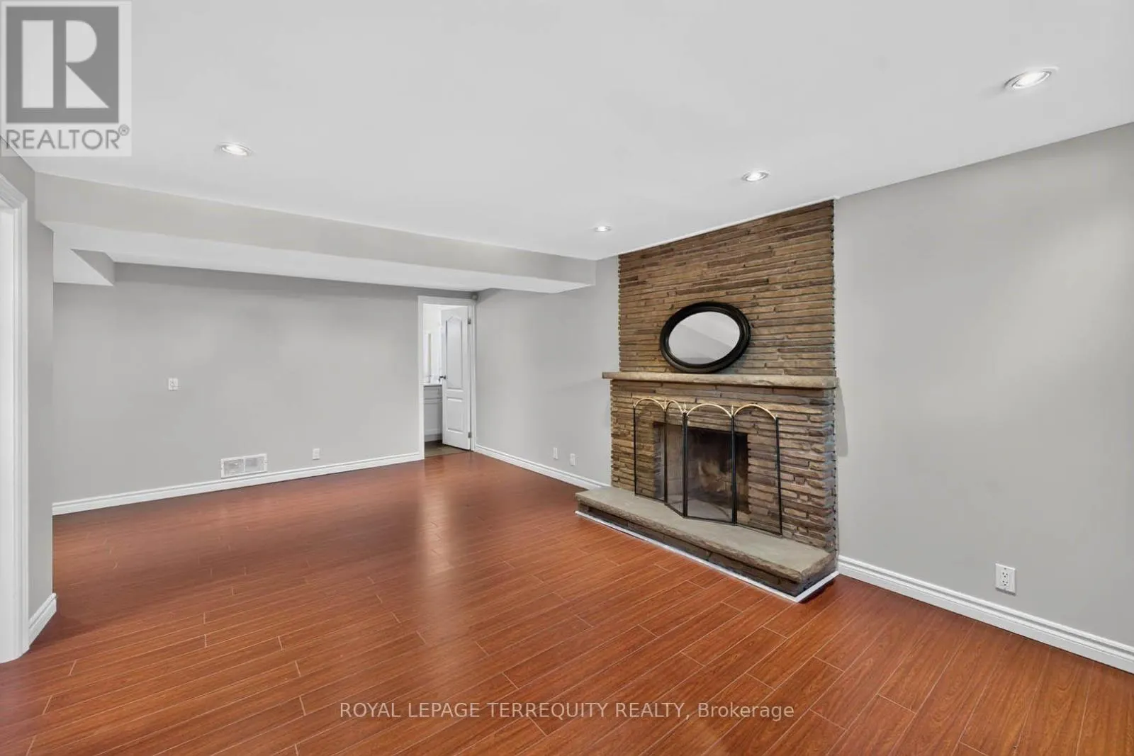 9 BRIGHTBAY CRESCENT