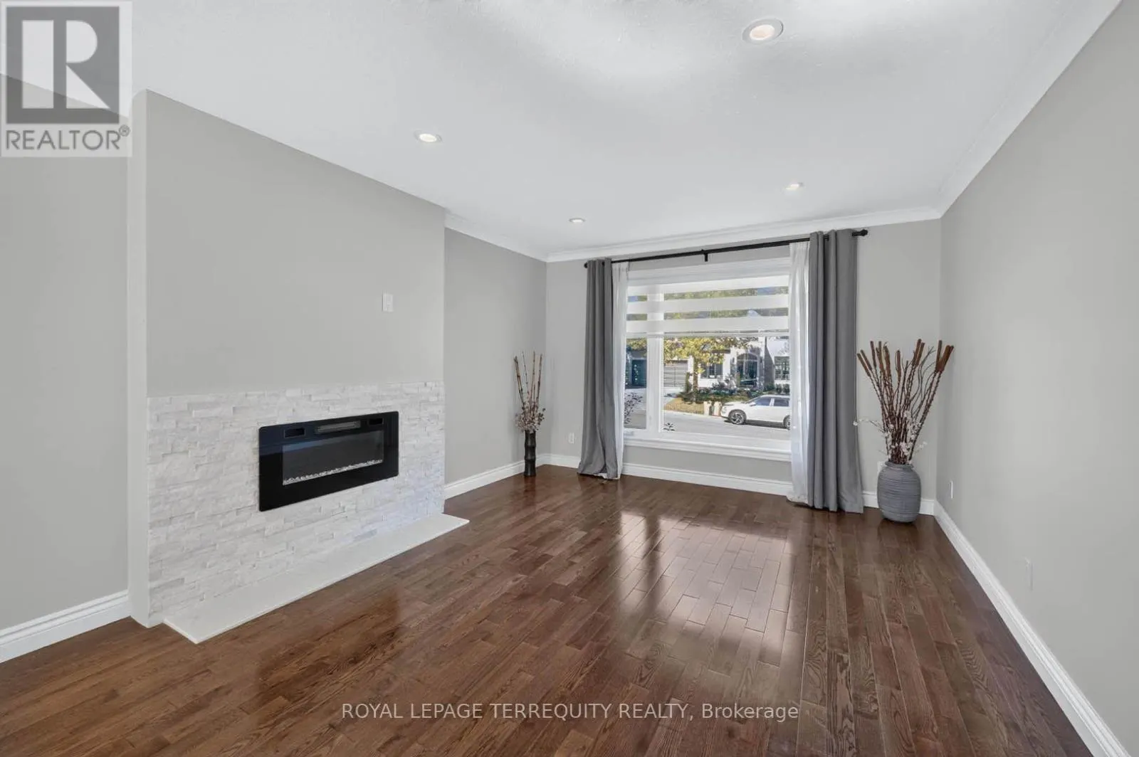 9 BRIGHTBAY CRESCENT