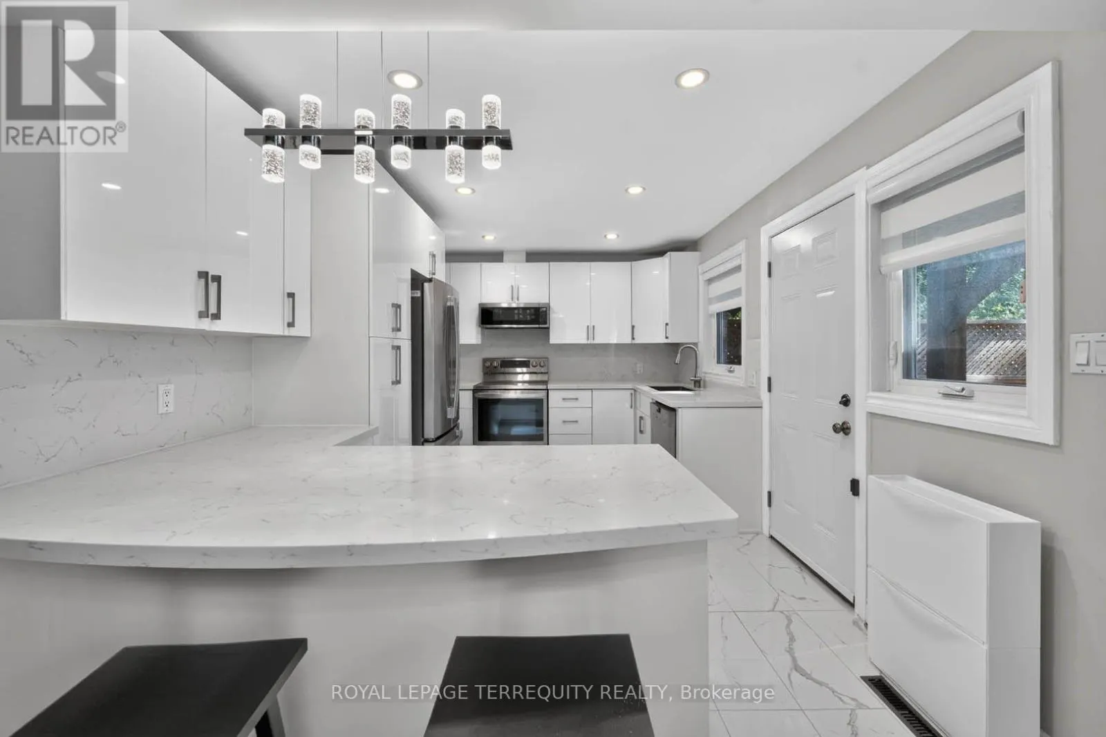 9 BRIGHTBAY CRESCENT