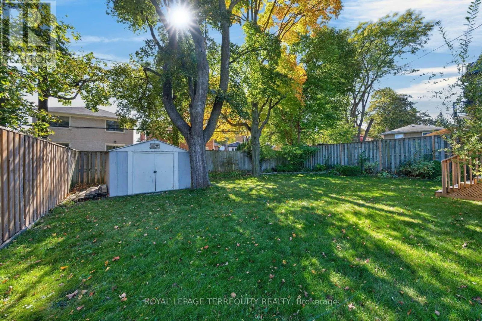 9 BRIGHTBAY CRESCENT