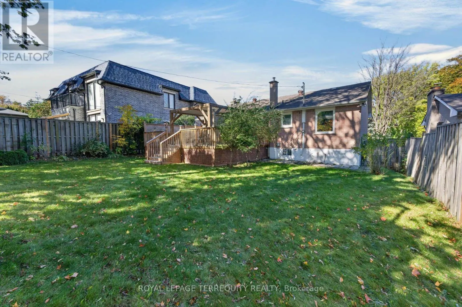 9 BRIGHTBAY CRESCENT