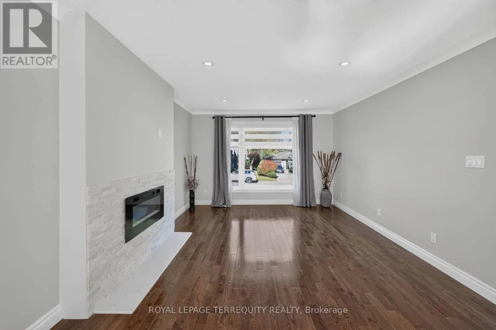 9 BRIGHTBAY CRESCENT