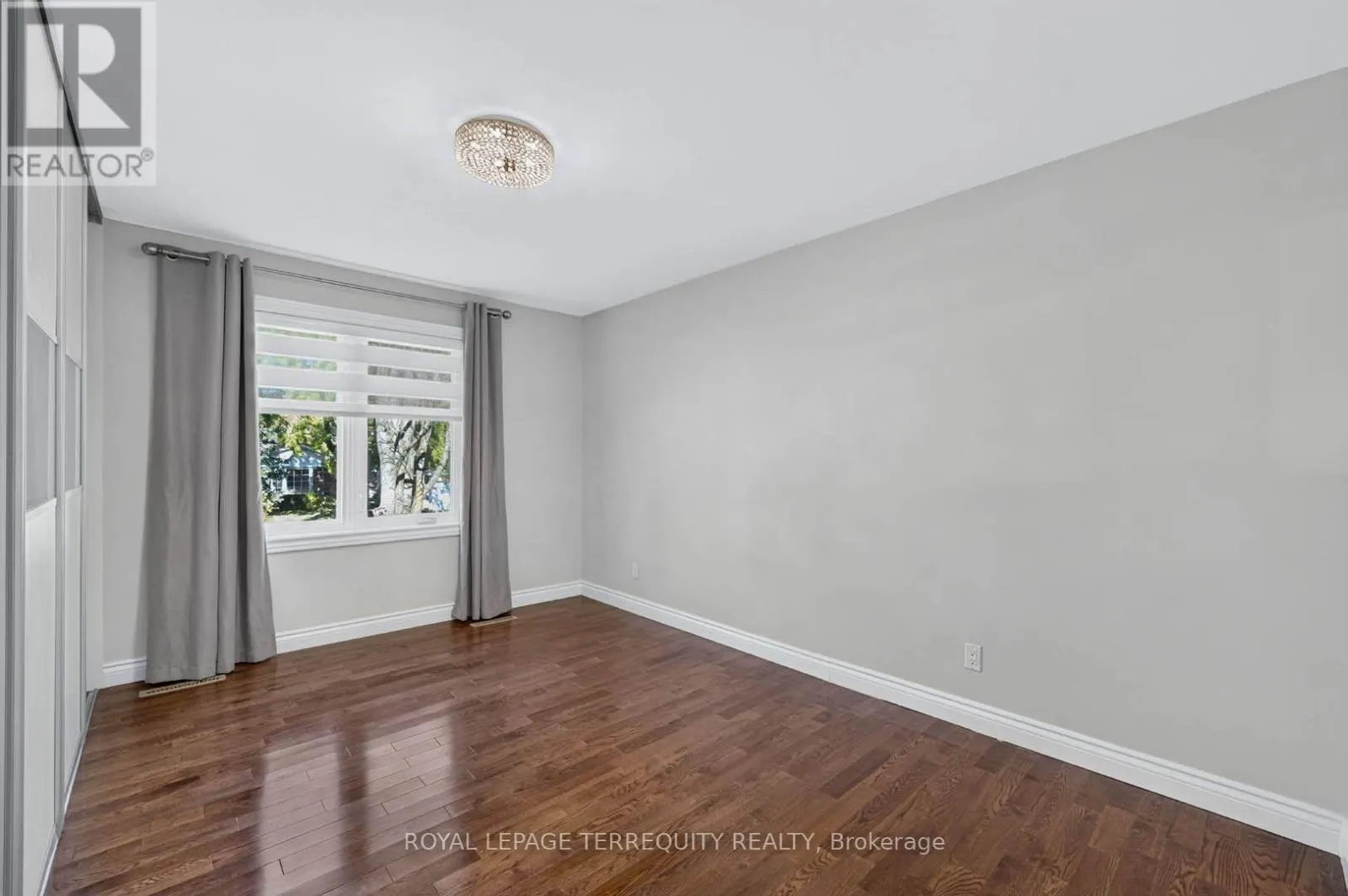 9 BRIGHTBAY CRESCENT