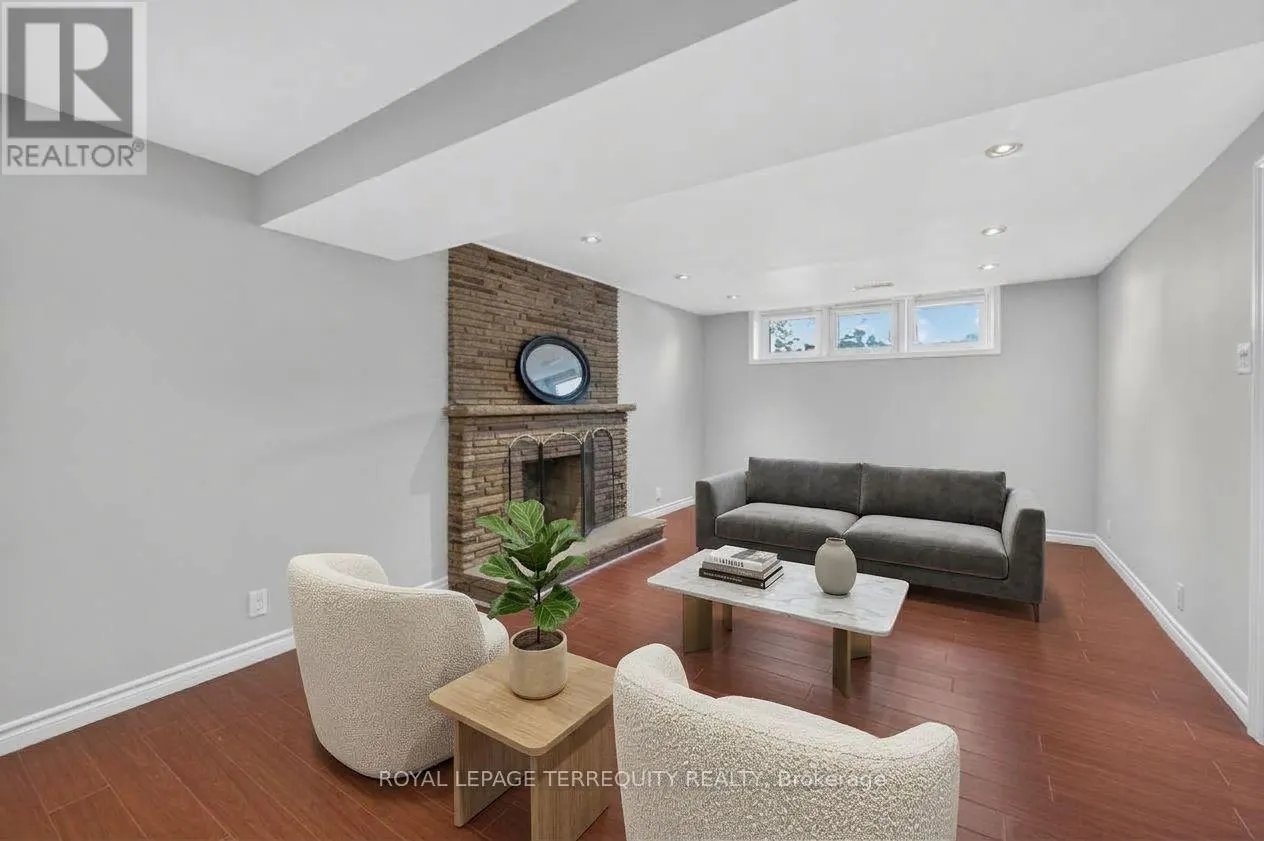9 BRIGHTBAY CRESCENT
