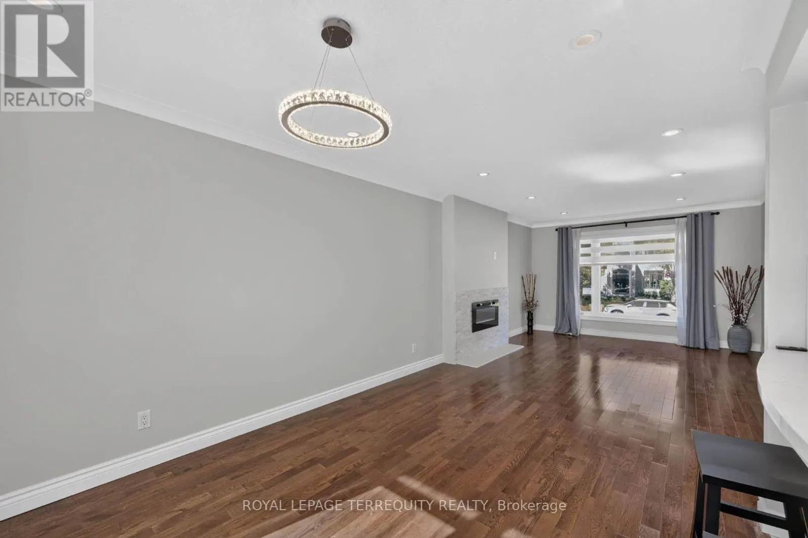 9 BRIGHTBAY CRESCENT