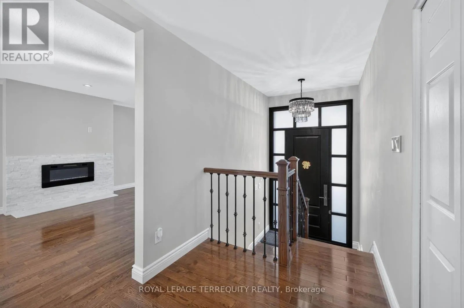9 BRIGHTBAY CRESCENT