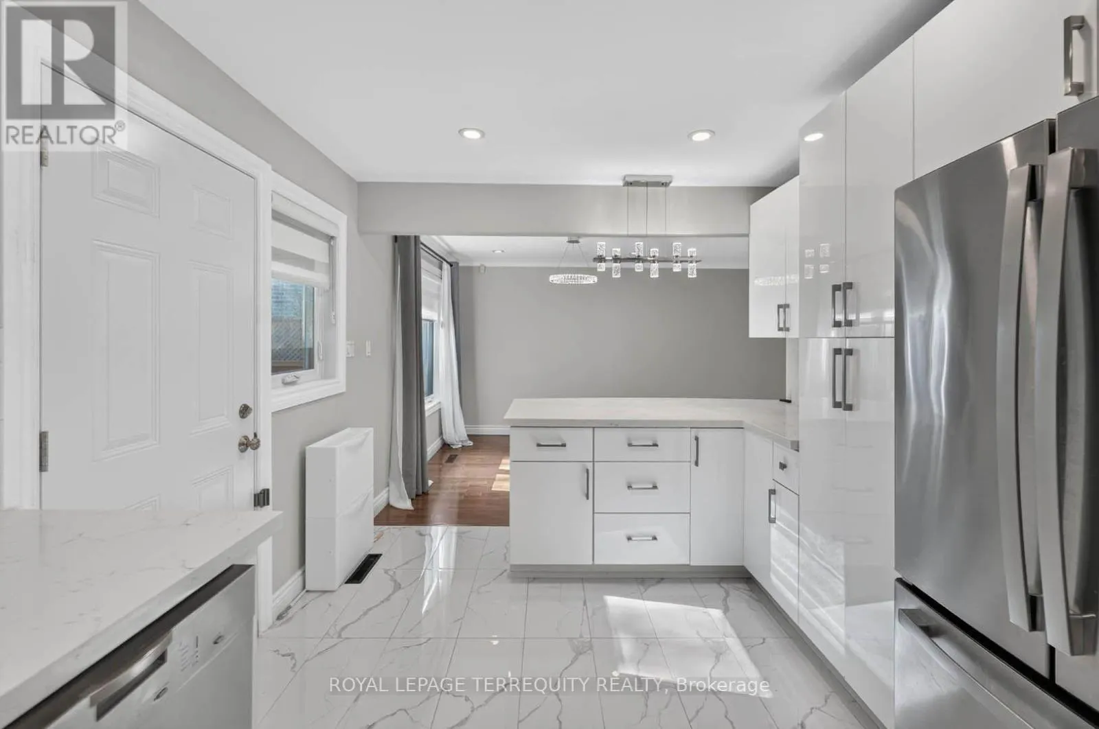 9 BRIGHTBAY CRESCENT