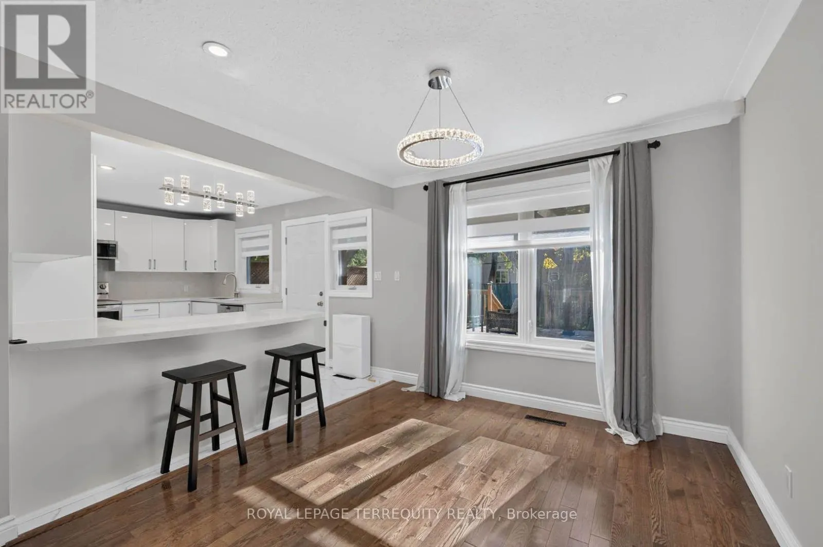 9 BRIGHTBAY CRESCENT