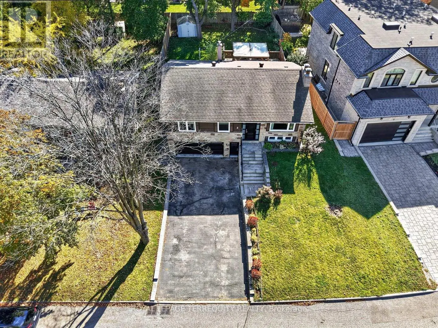 9 BRIGHTBAY CRESCENT