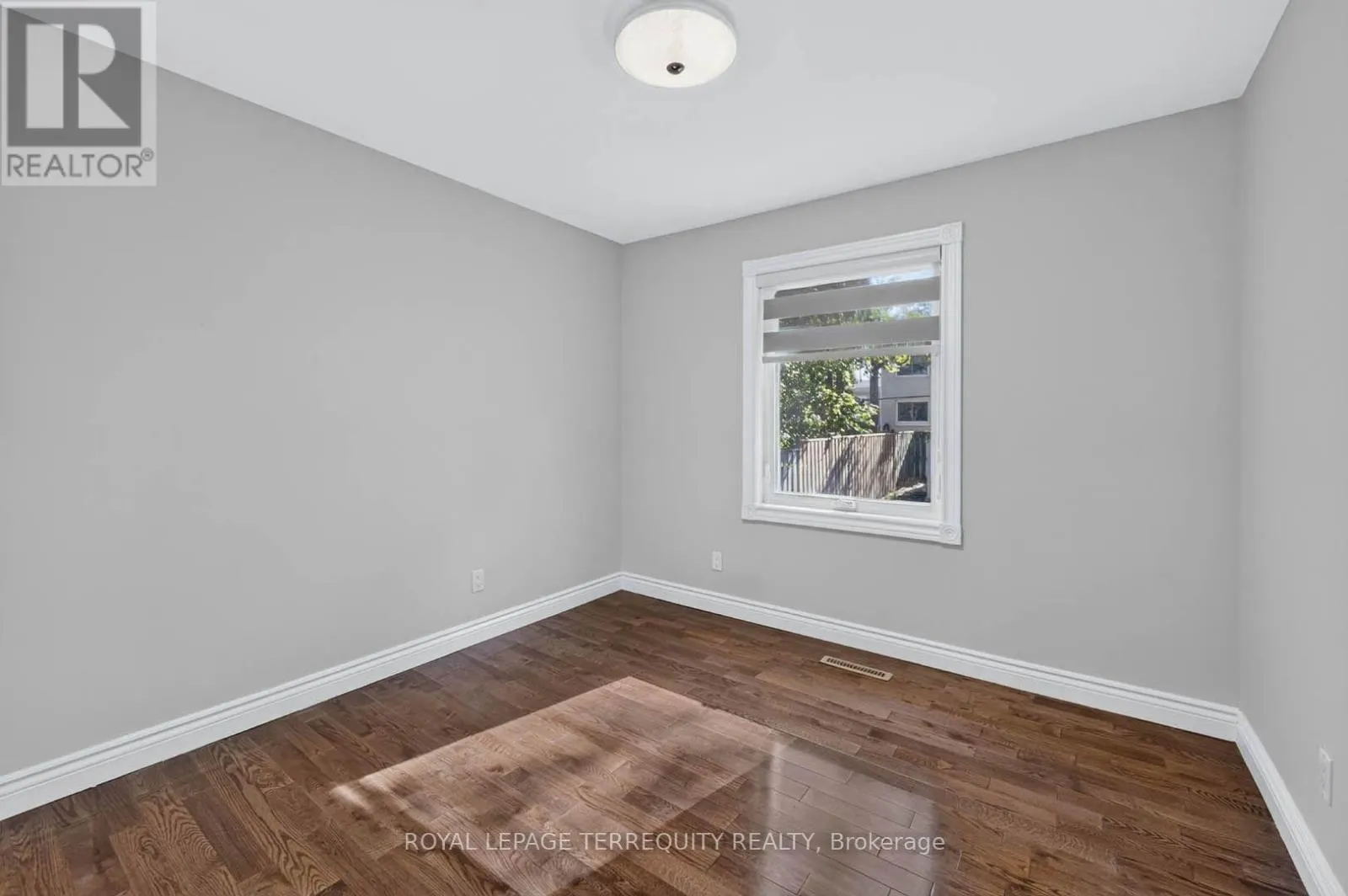 9 BRIGHTBAY CRESCENT