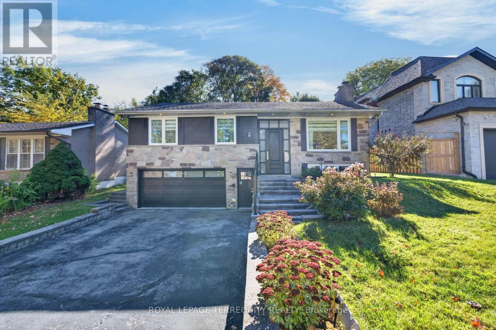 9 BRIGHTBAY CRESCENT
