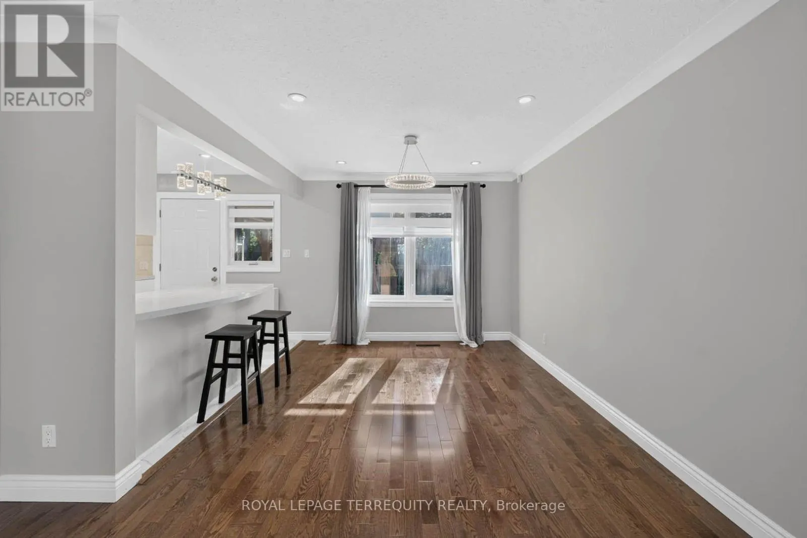 9 BRIGHTBAY CRESCENT