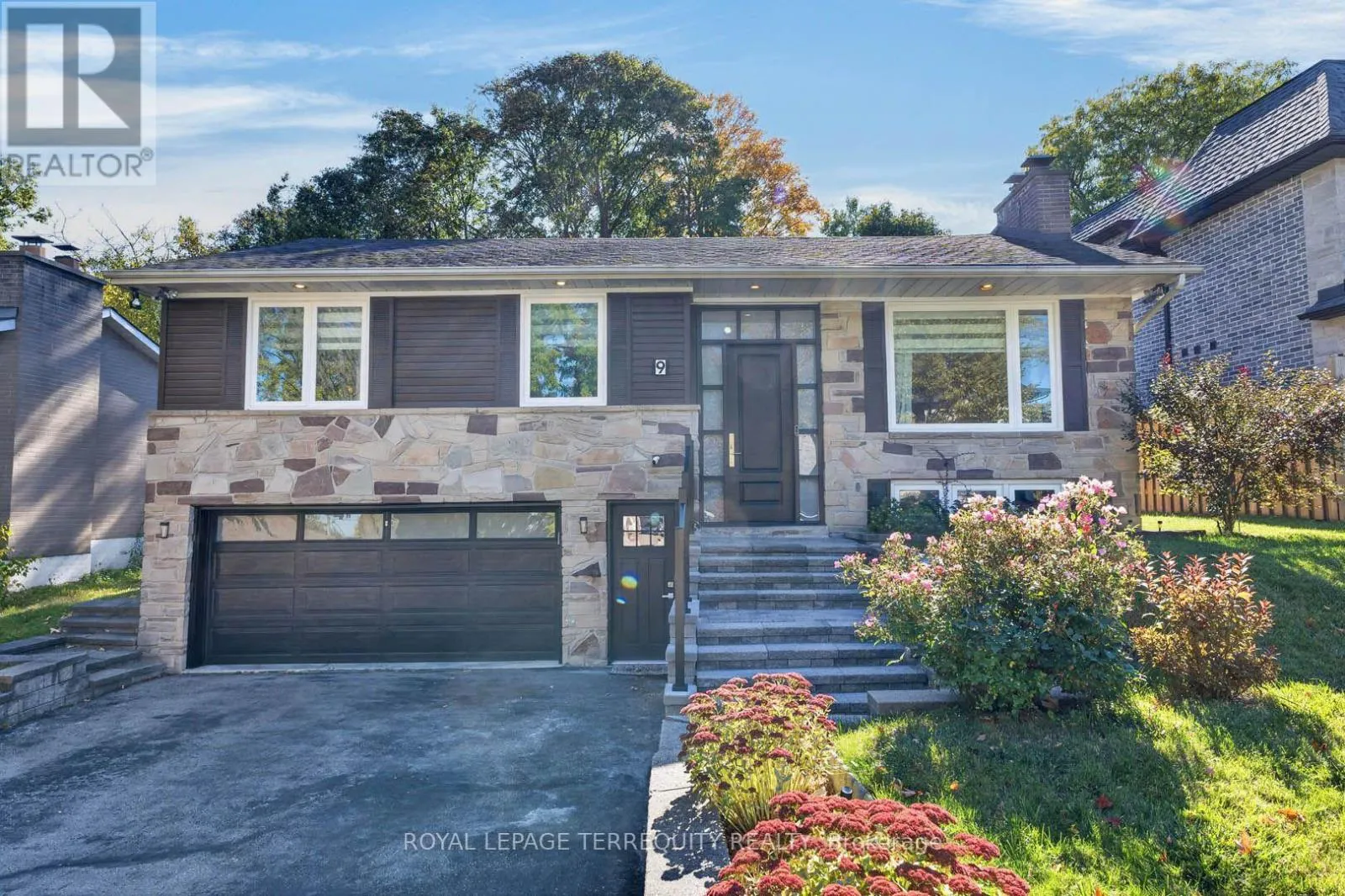 9 BRIGHTBAY CRESCENT