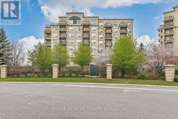 305 - 8 MAISON PARC COURT