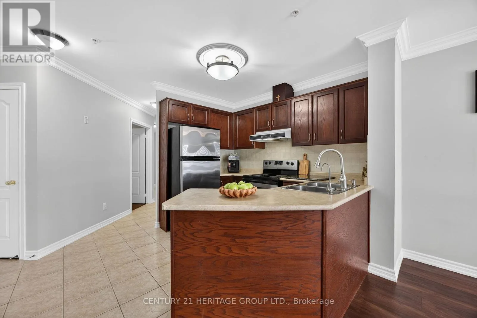 214 - 112 SIMCOE ROAD