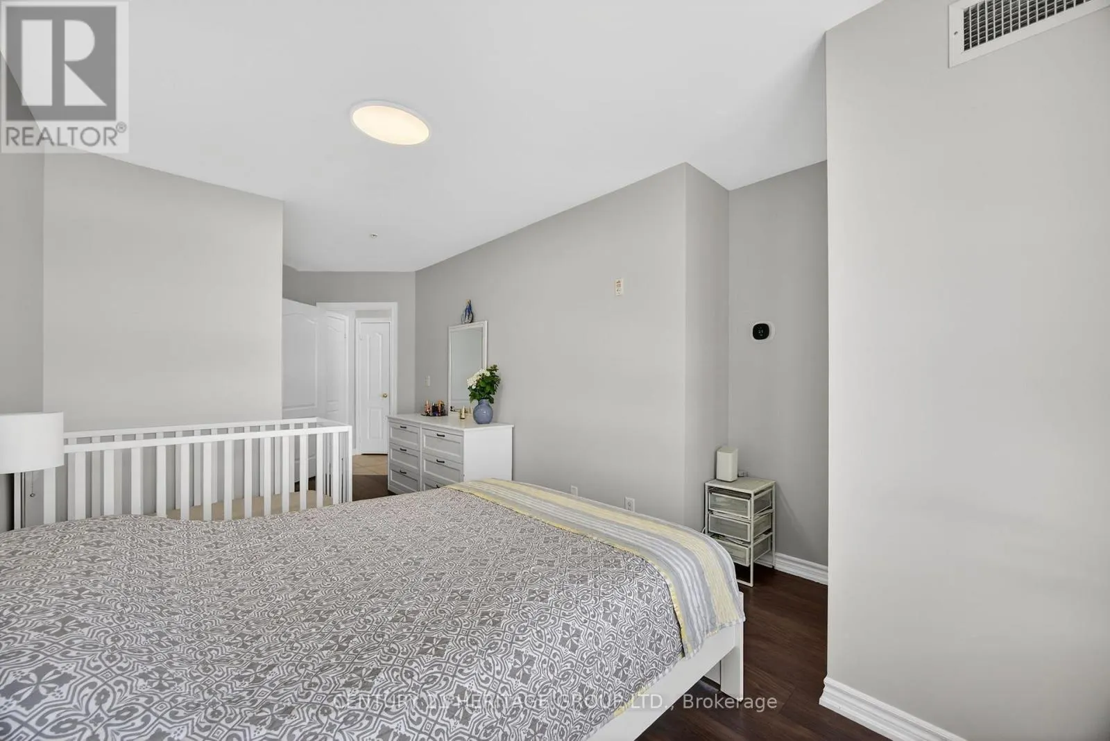 214 - 112 SIMCOE ROAD