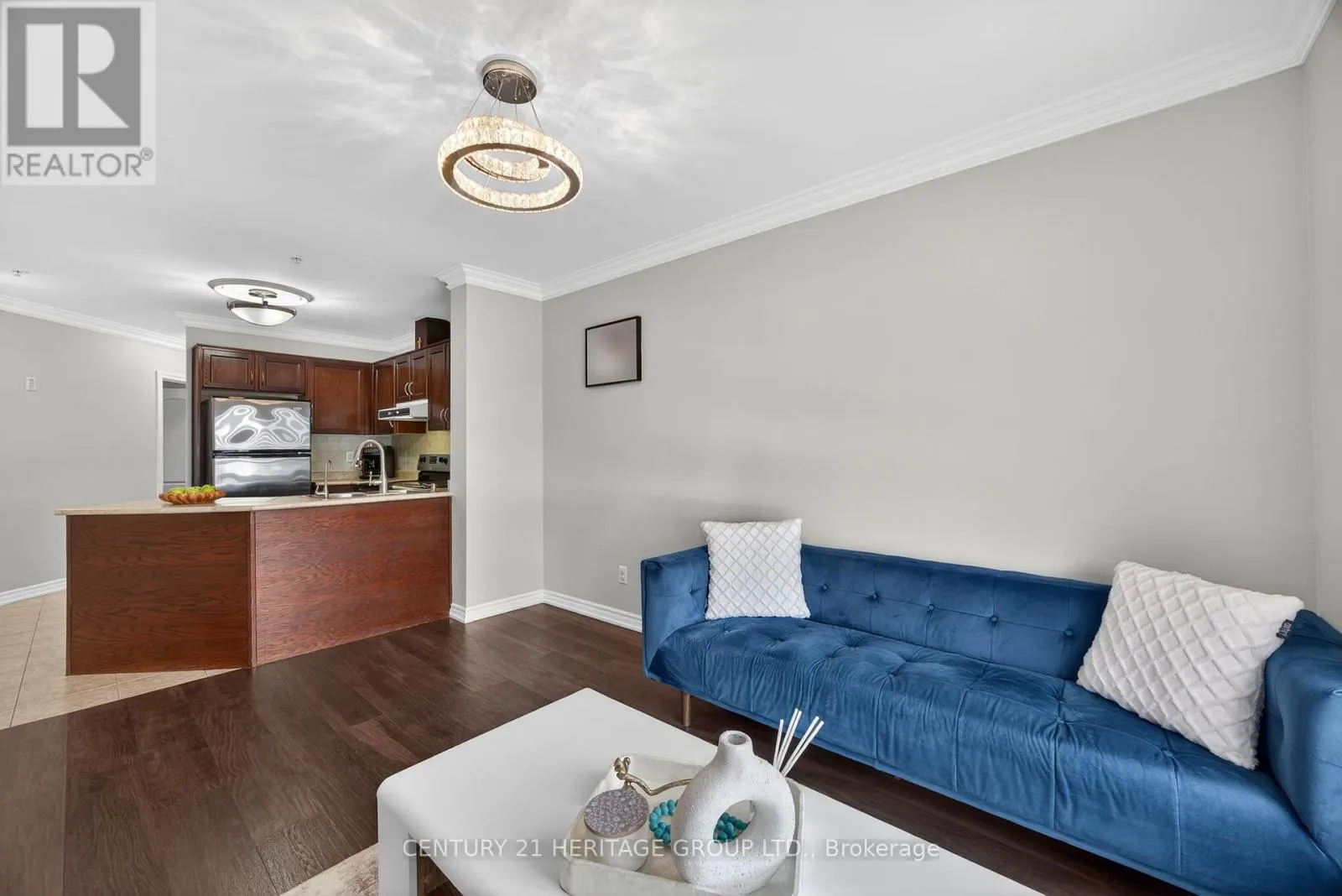 214 - 112 SIMCOE ROAD