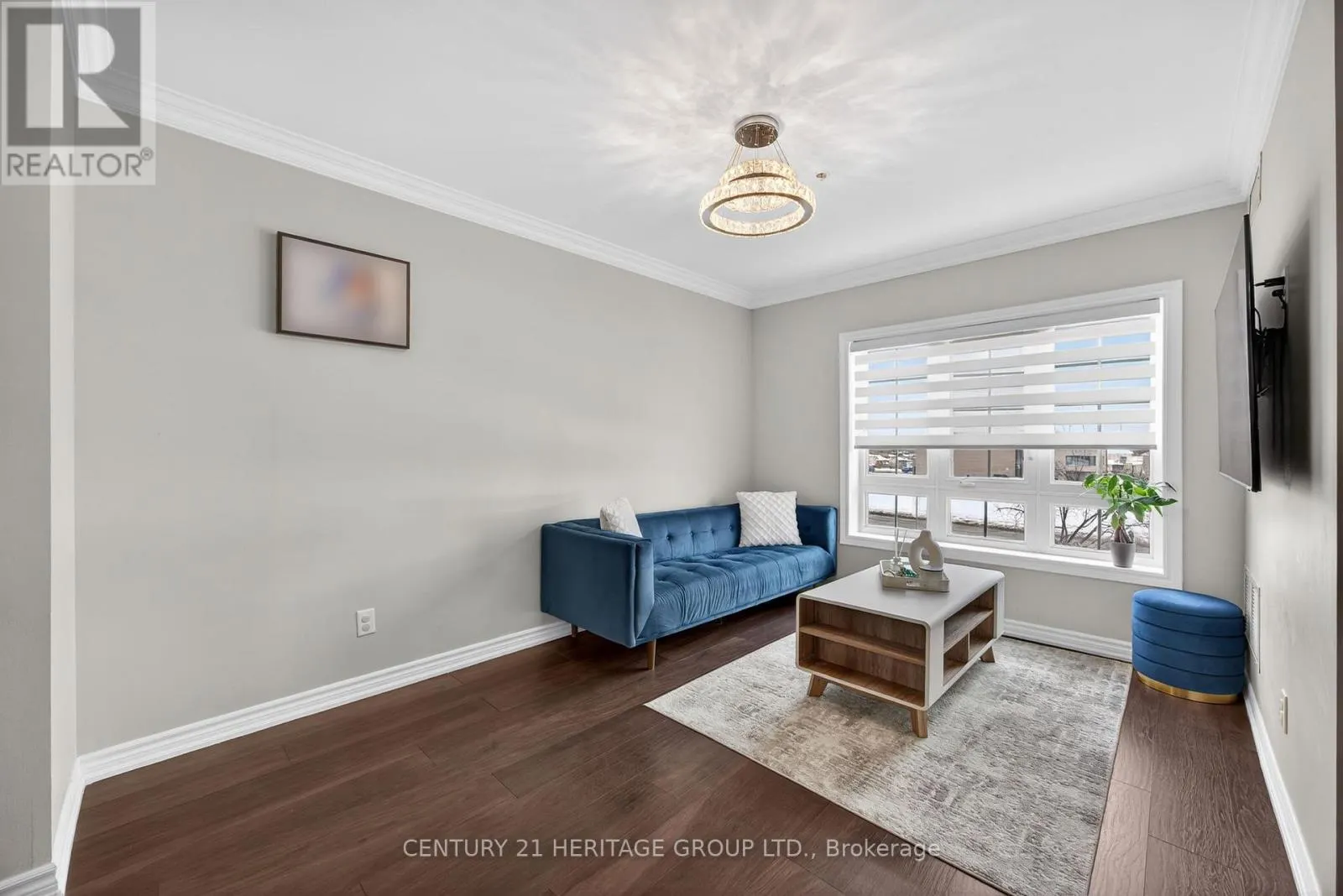 214 - 112 SIMCOE ROAD