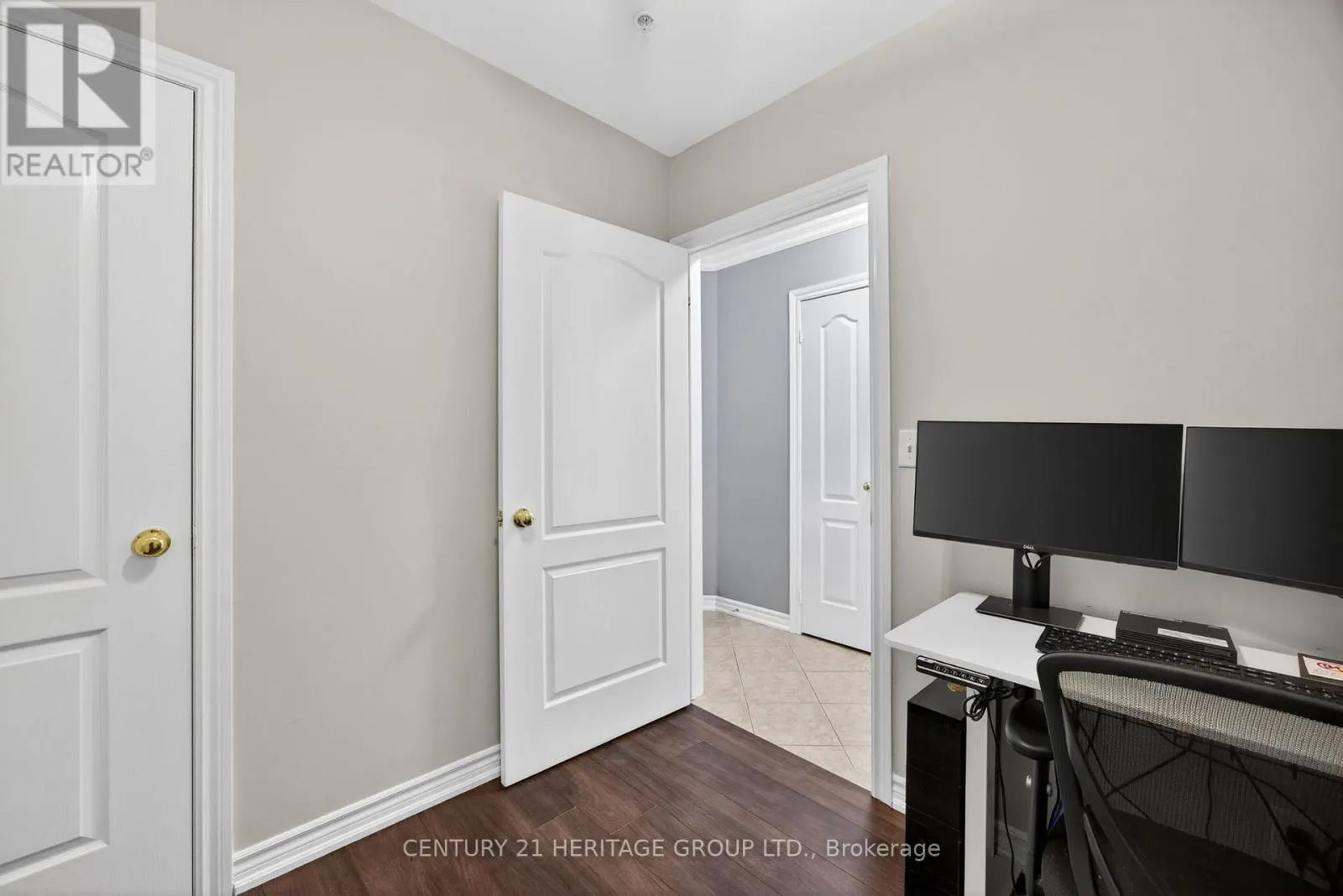 214 - 112 SIMCOE ROAD