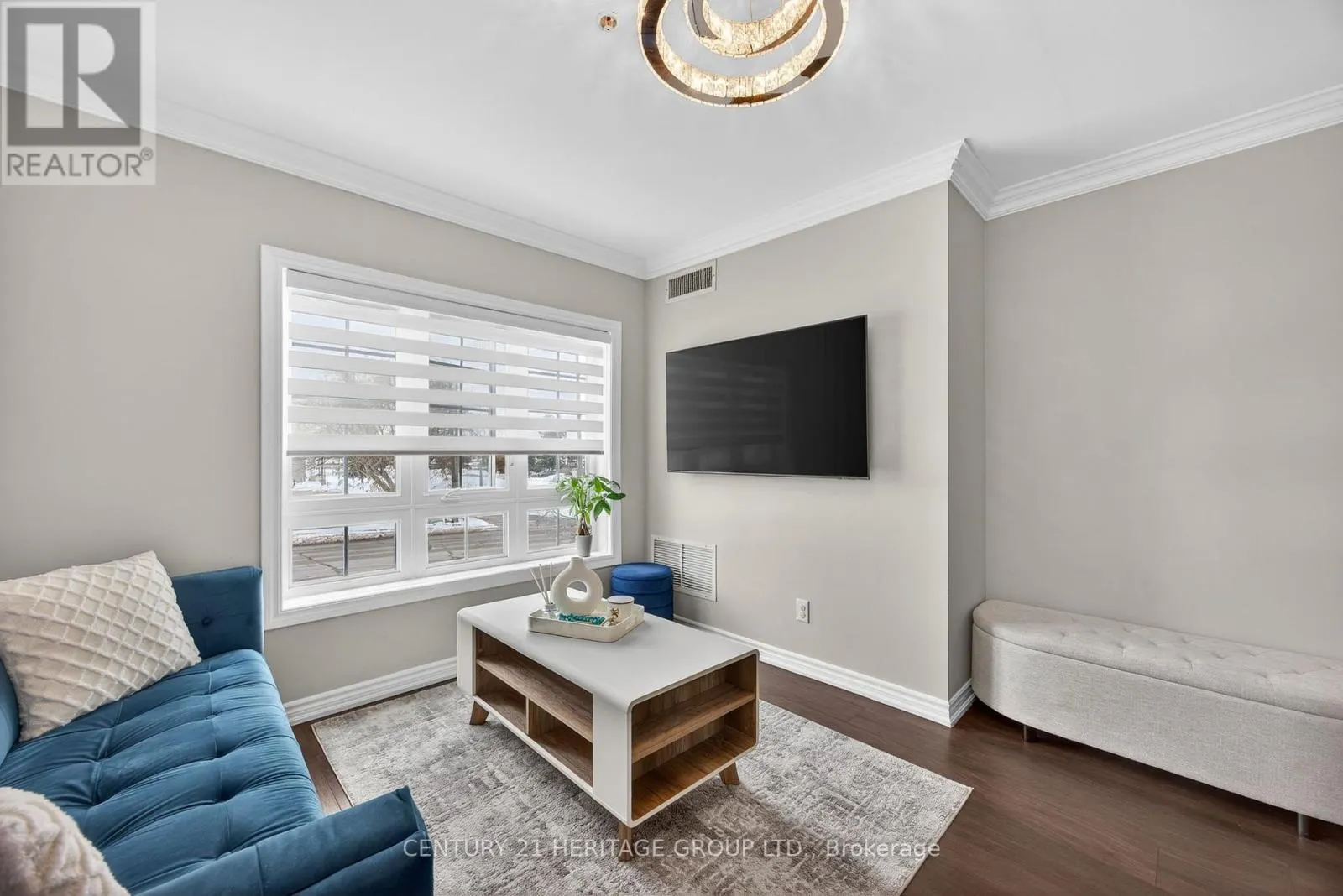 214 - 112 SIMCOE ROAD
