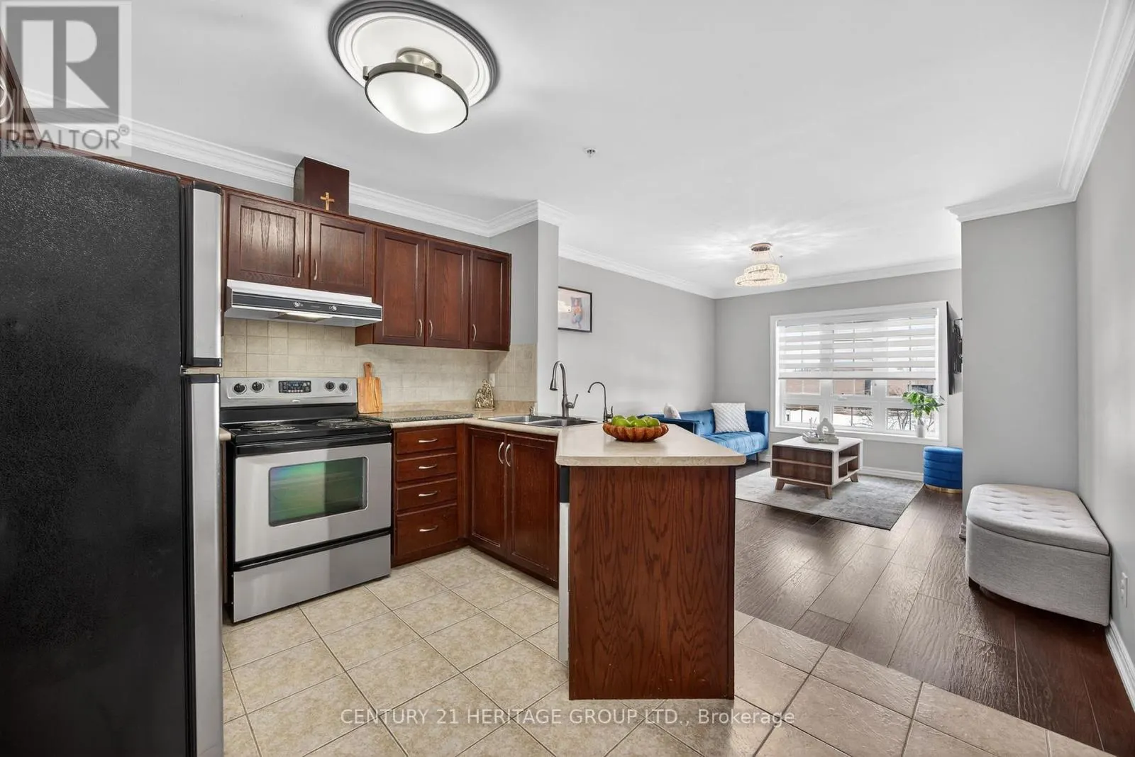 214 - 112 SIMCOE ROAD
