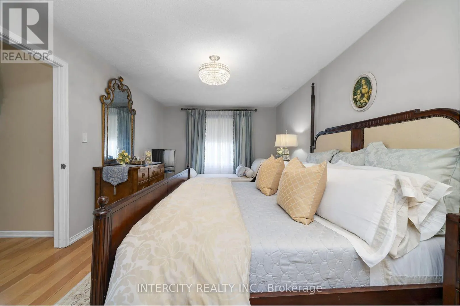 35 AVRO ROAD