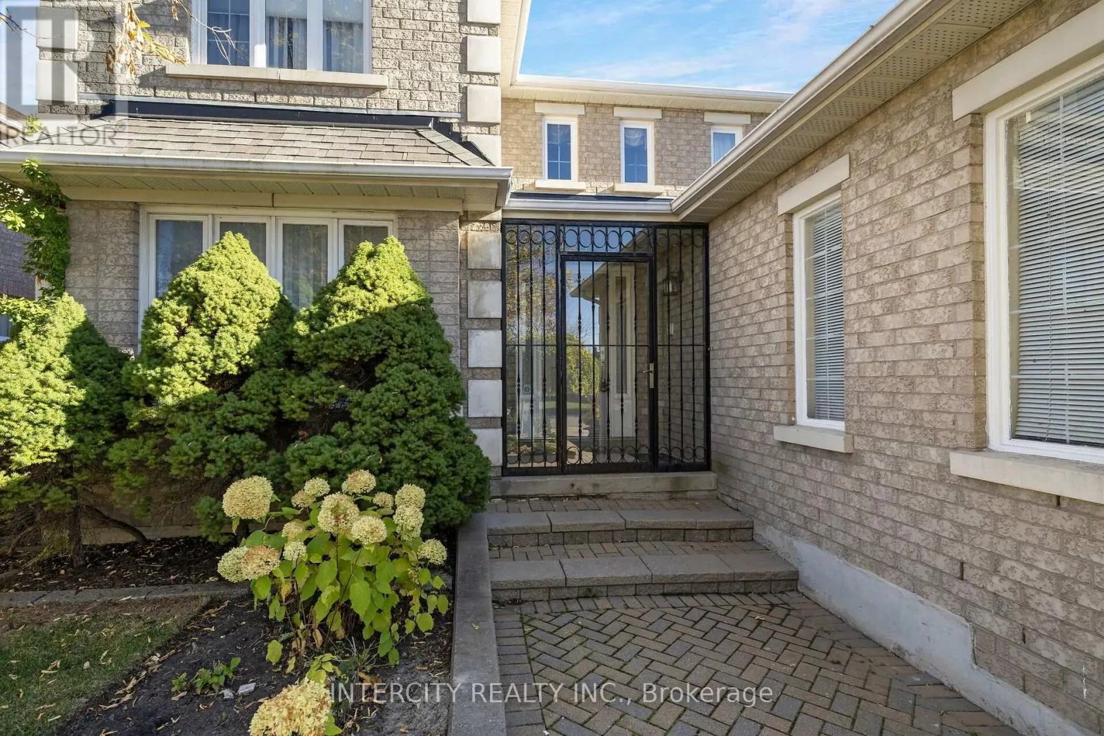 35 AVRO ROAD
