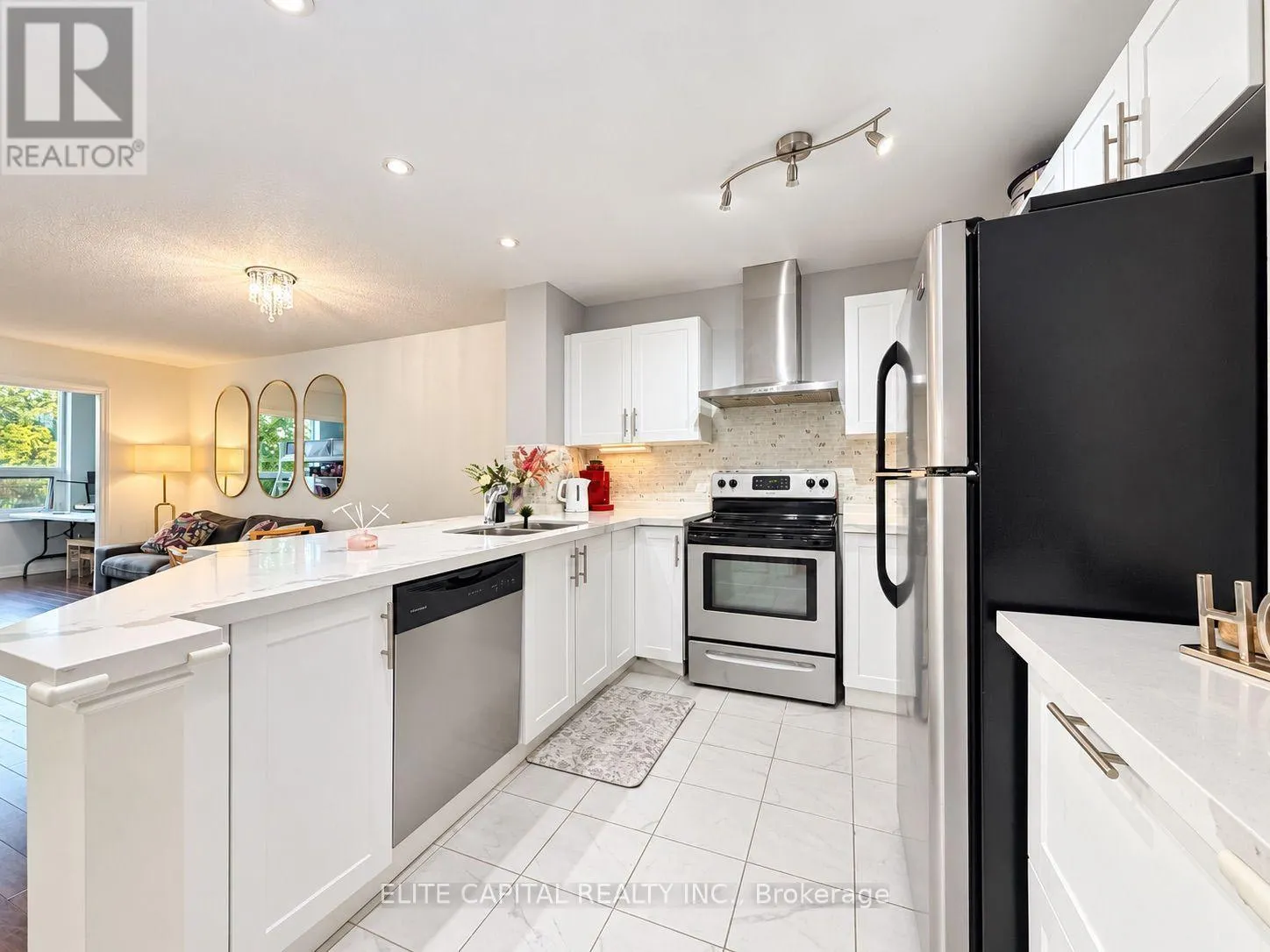 115 - 326 MAJOR MACKENZIE DRIVE E