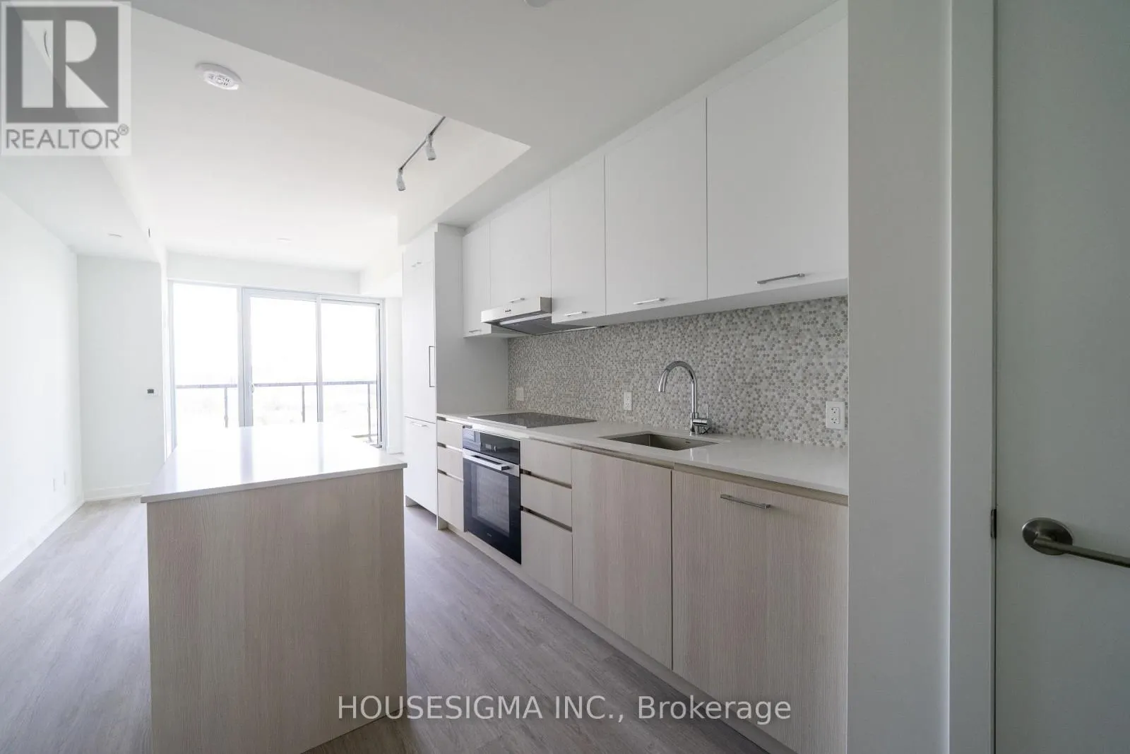 820 - 8188 YONGE STREET
