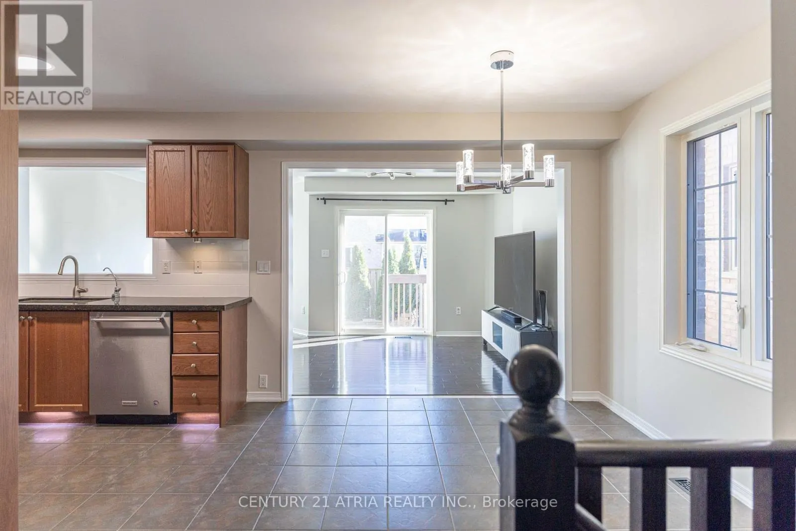 85 VERA LYNN CRESCENT