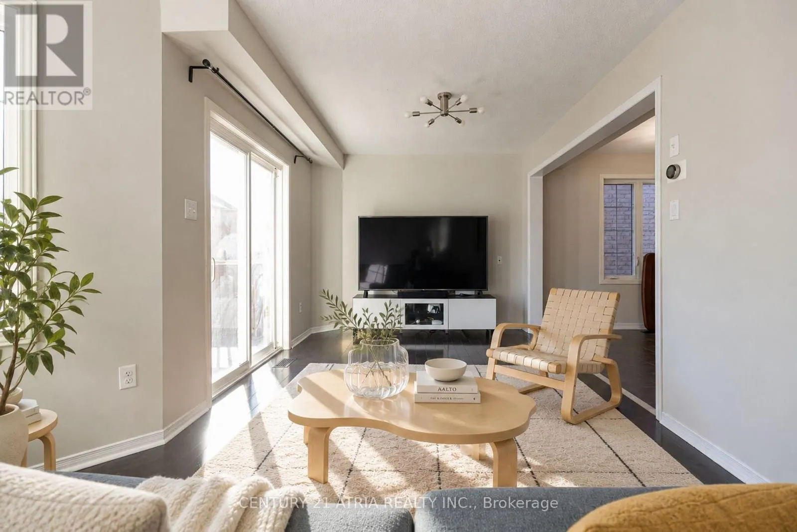 85 VERA LYNN CRESCENT