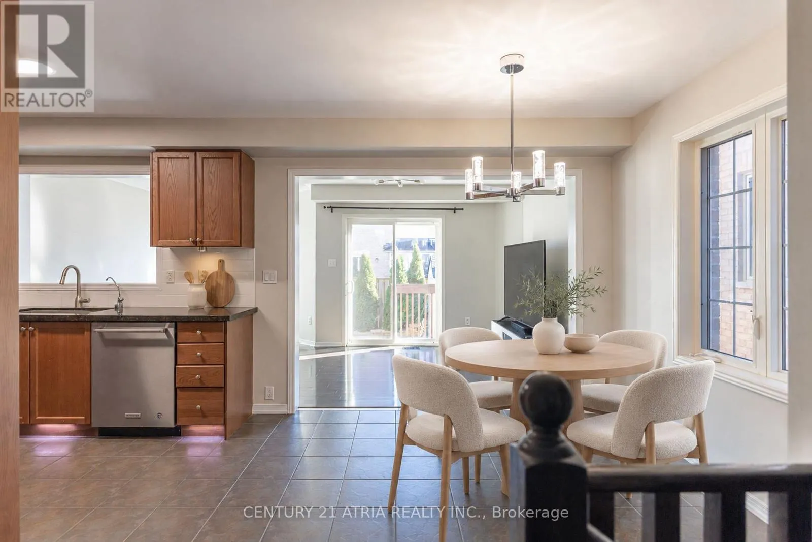 85 VERA LYNN CRESCENT
