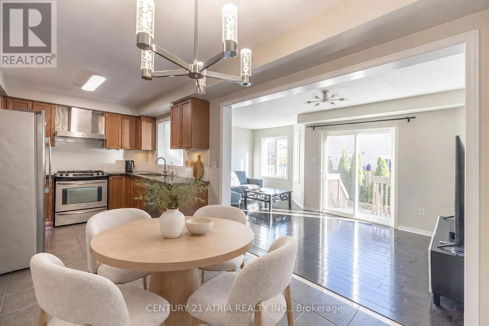 85 VERA LYNN CRESCENT