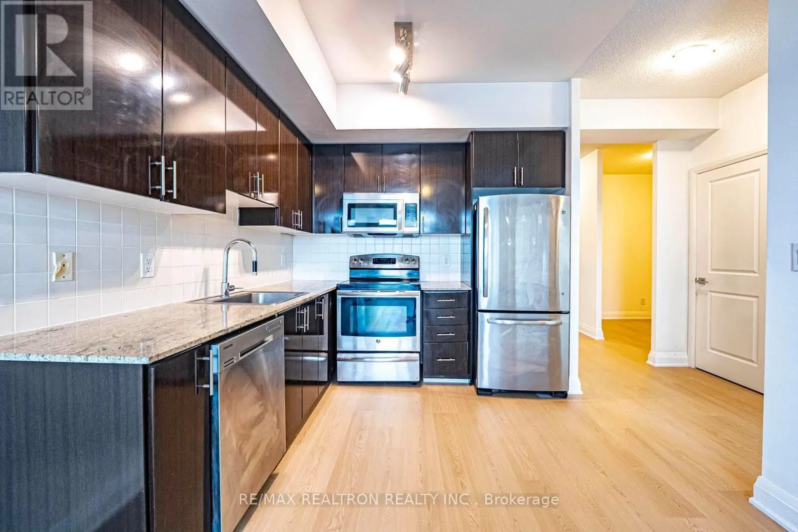 418 - 7161 YONGE STREET