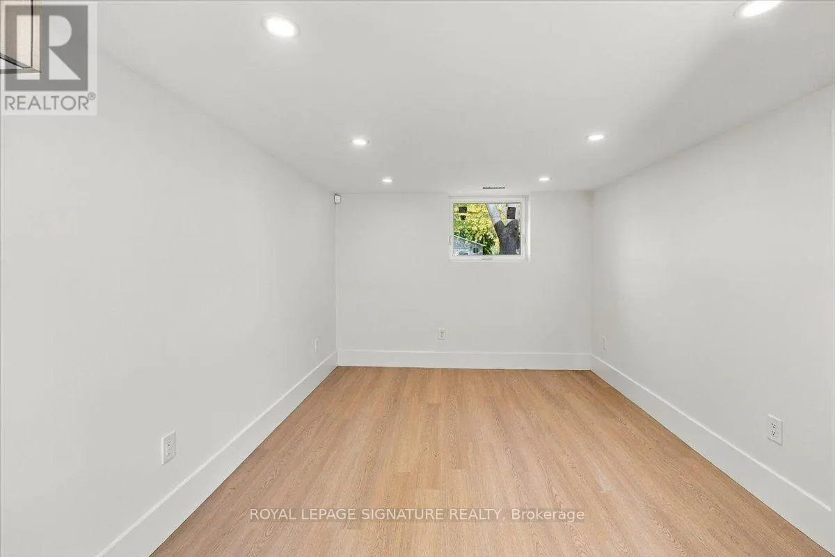 7 PARKSIDE DRIVE