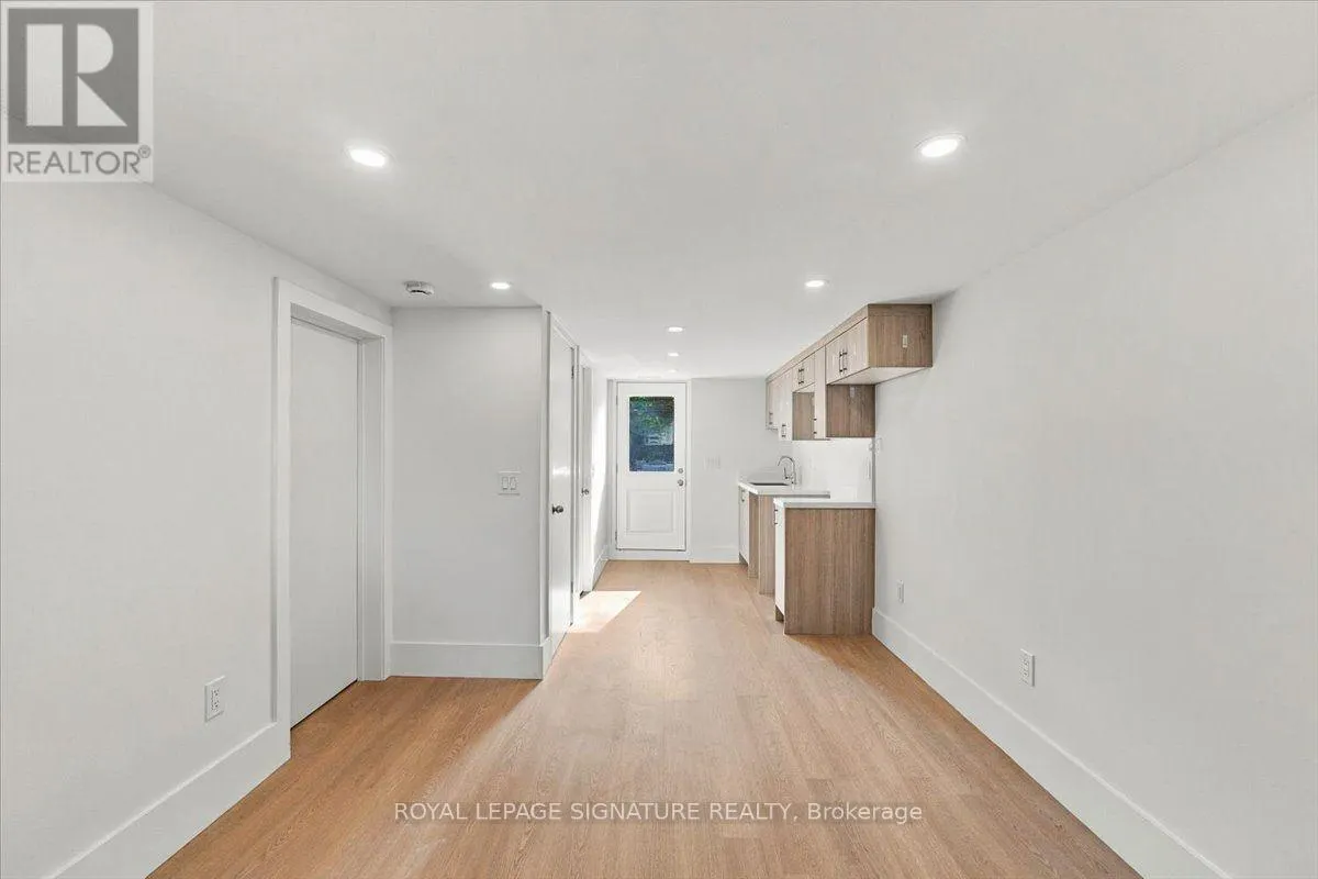 7 PARKSIDE DRIVE