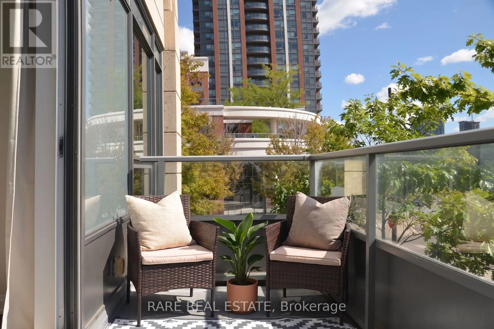 217 - 18 UPTOWN DRIVE