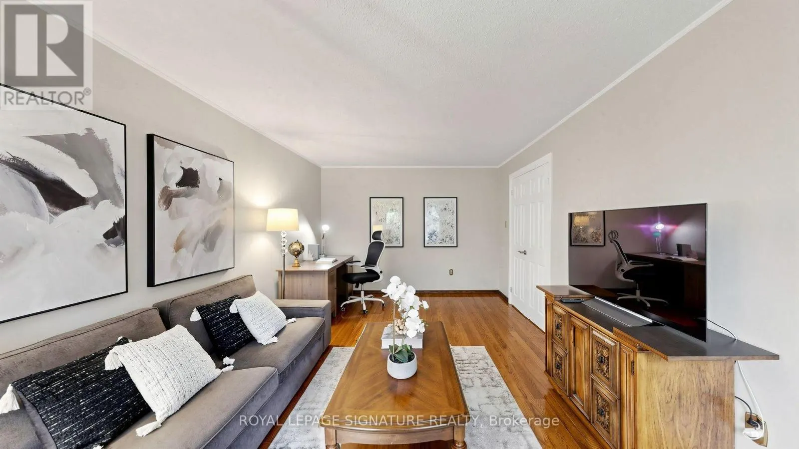16 MEYER CIRCLE