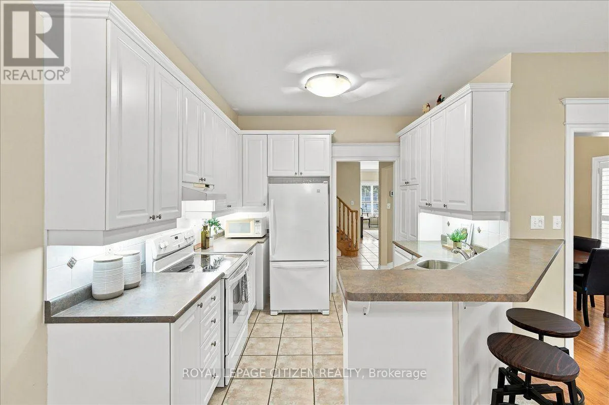 43 - 255 SHAFTSBURY AVENUE