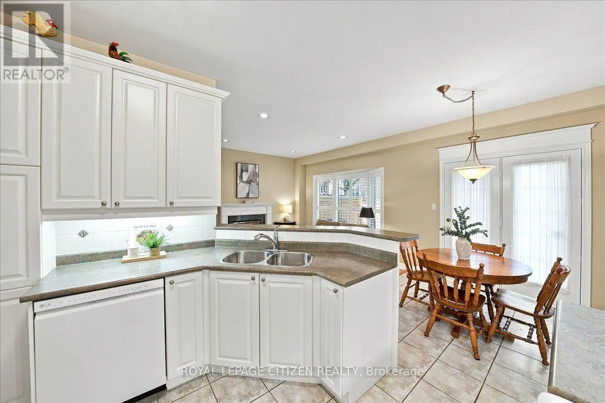 43 - 255 SHAFTSBURY AVENUE