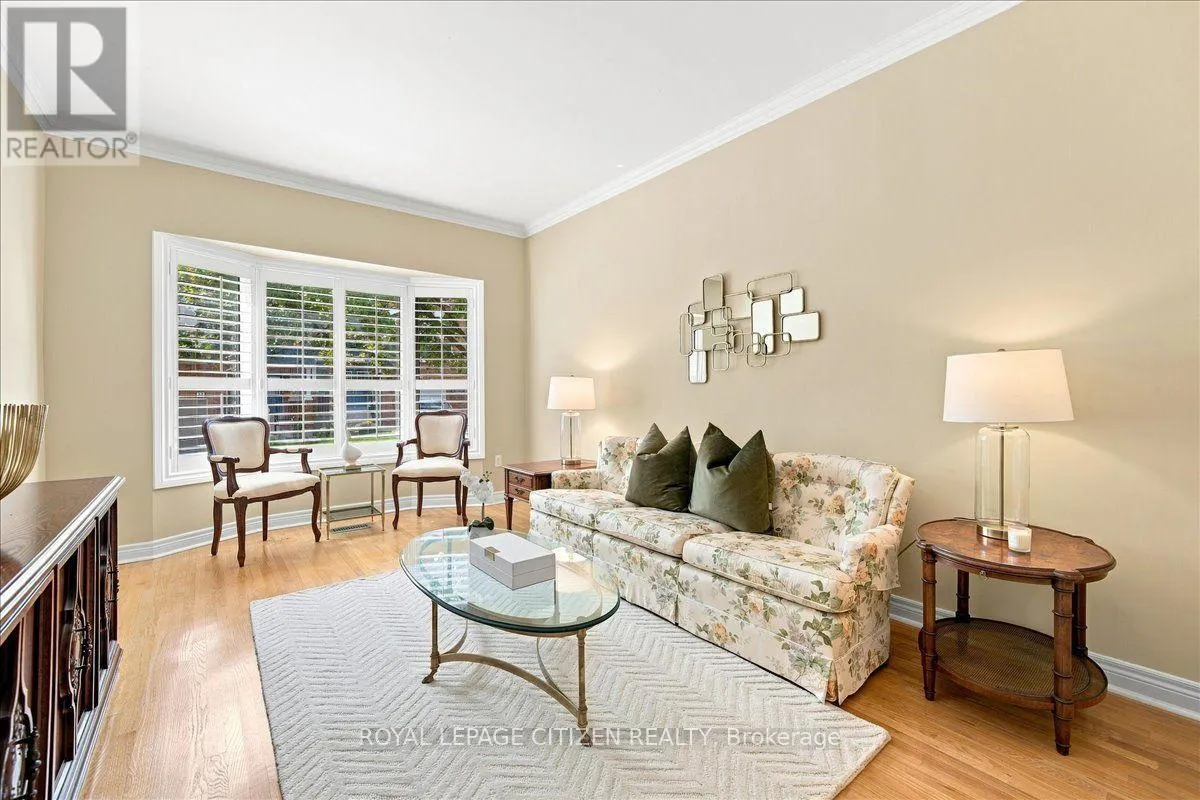 43 - 255 SHAFTSBURY AVENUE