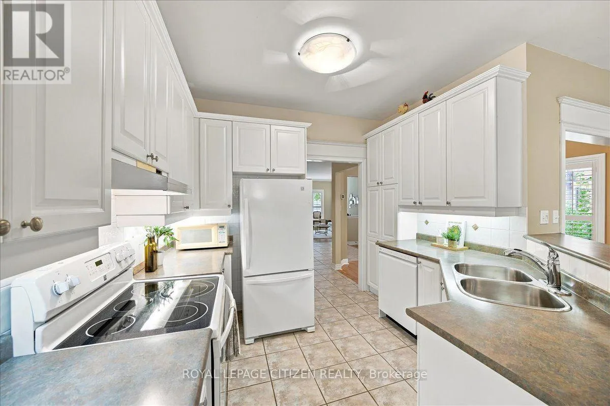 43 - 255 SHAFTSBURY AVENUE